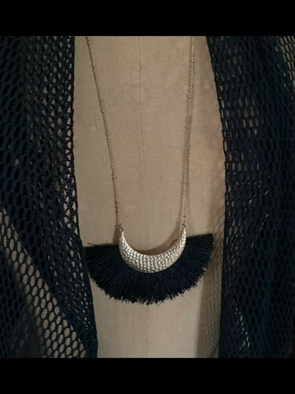 💥3/$10💥Silver Crescent Fringe Necklace in Black